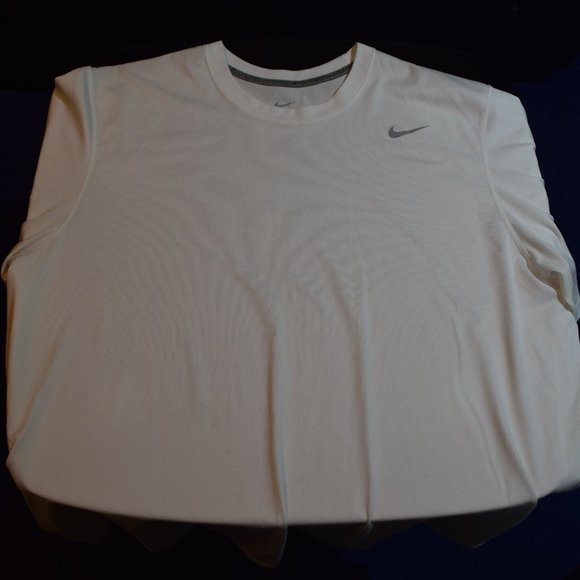 Nike T Shirts XXL New - Picture 1 of 9